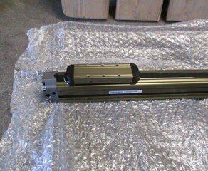 Пневматическая линейная направляющая, в сбре с кареткой на магнитных держателях, диаметр 25 мм, длина линейной направляющей 3100 мм Univer