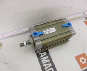 Пневмоцилиндр 
Teleskopzylinder 2-stufig,
Kolbenstange Verchromt mit
Außengewinde,
doppelwirkende Bohrungsabstände,
D=50mm Hub=120mm,
ohne Flansch Univer