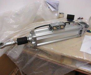 Пневматический цилиндр линейного действия ,диаметр поршня - 125 мм,ход - 400 мм,рабочее давление 1,5- 10 бар. Univer